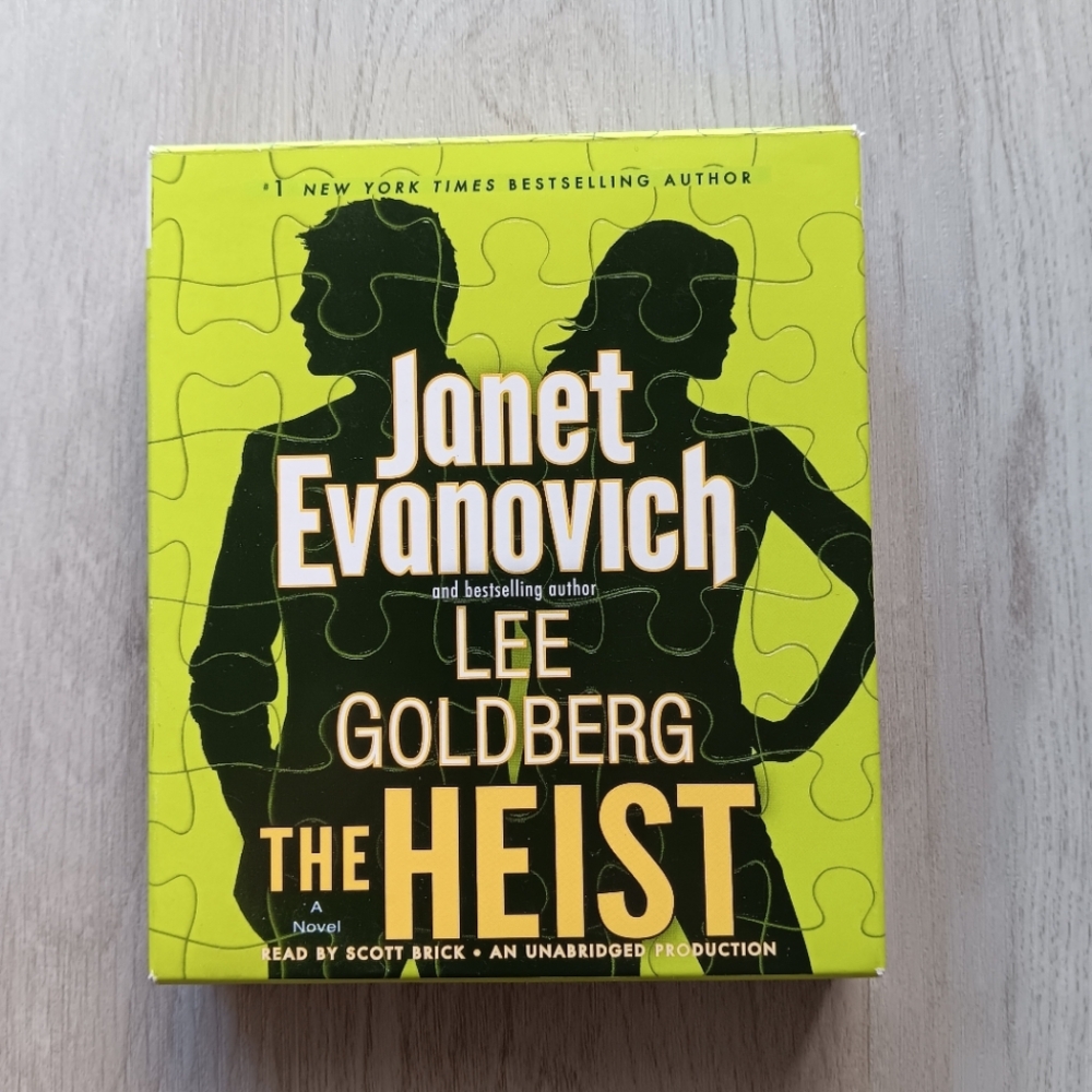 Janet Evanovich The Heist Audio Book CD Boxed Set 7 Discs 8.5 Hours Made in US